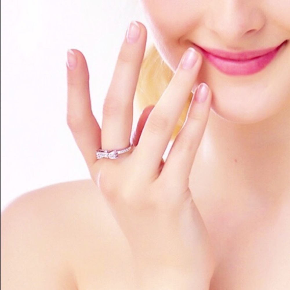 Rose Gold Pave Bow Ring - Picture 4 of 8